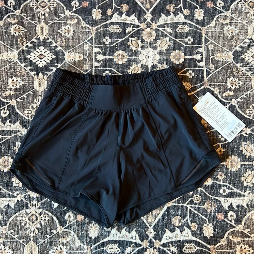 Women’s Lululemon Hotty Hot HR 4” shorts